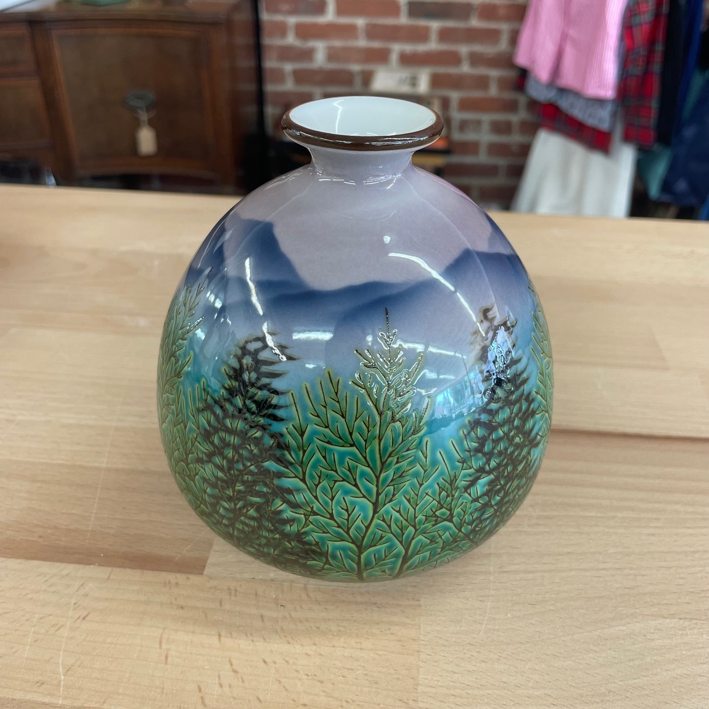 Kutani Hand-Painted Japanese Porcelain Vase – Pine Trees & Mountain Landscape at Dusk