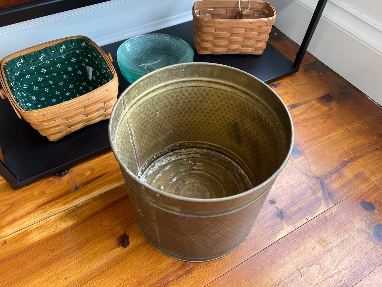 Vintage Hammered Brass Planter – Crown Jewel Round Cachepot, 10.5″ × 10″
