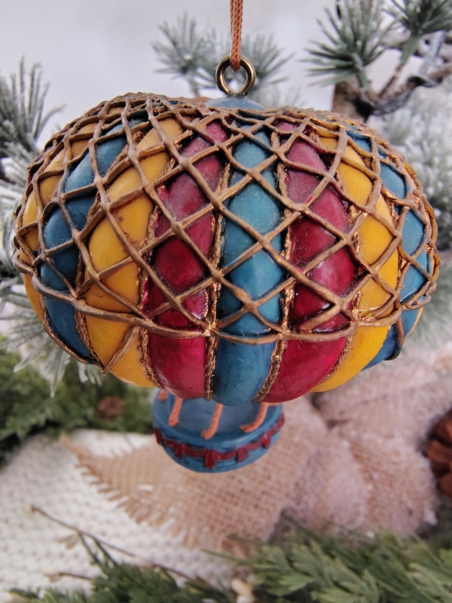 Vintage Hot Air Balloon Christmas Ornament – Hand-Painted Holiday Decor