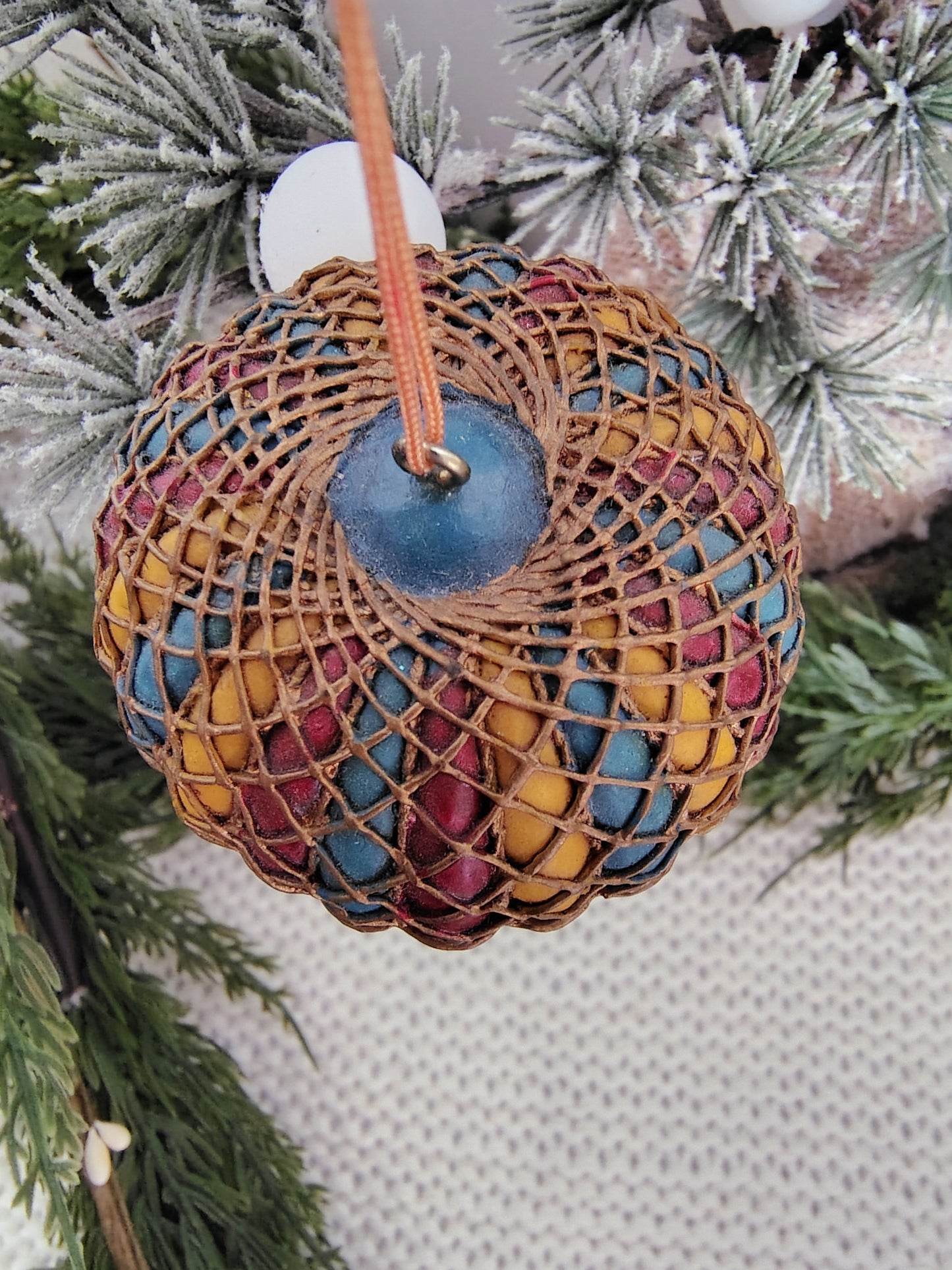 Vintage Hot Air Balloon Christmas Ornament – Hand-Painted Holiday Decor