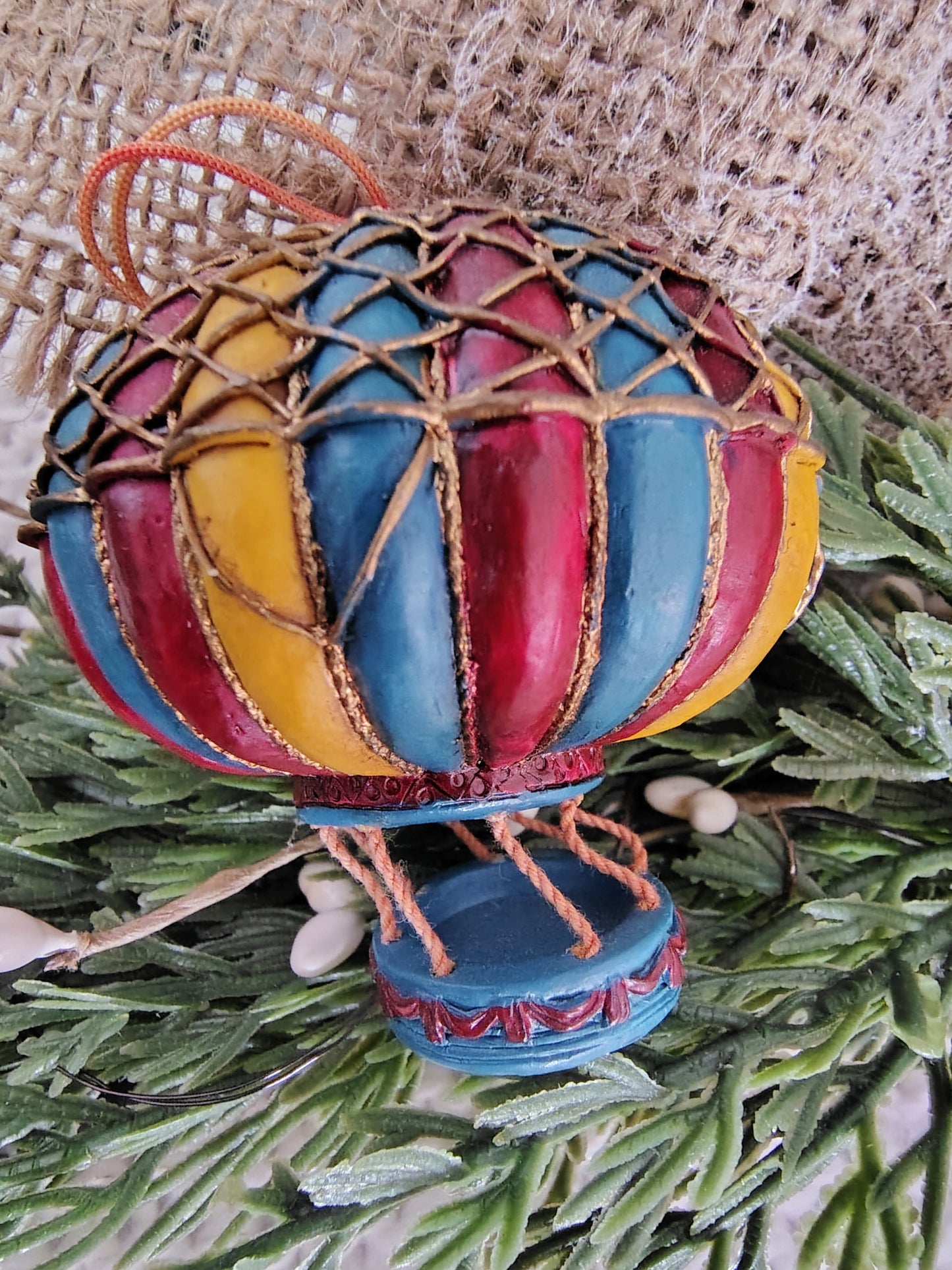 Vintage Hot Air Balloon Christmas Ornament – Hand-Painted Holiday Decor