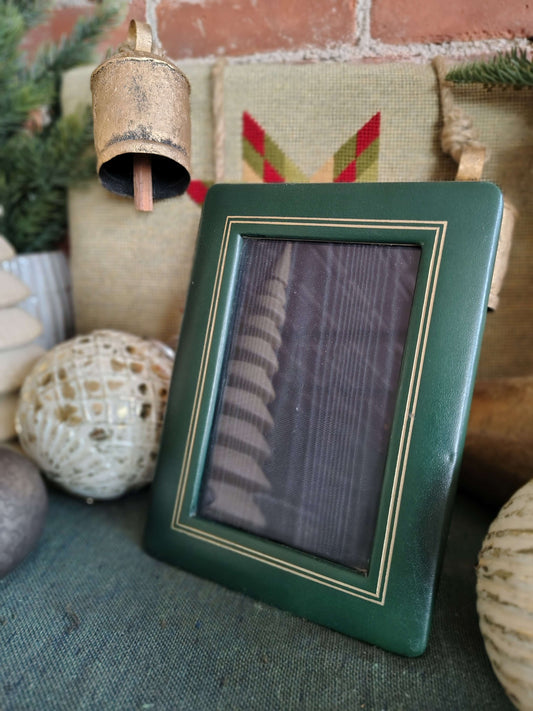 Top-Grain Green Leather Picture Frame with Gold Detailing – 3.5 x 5.5