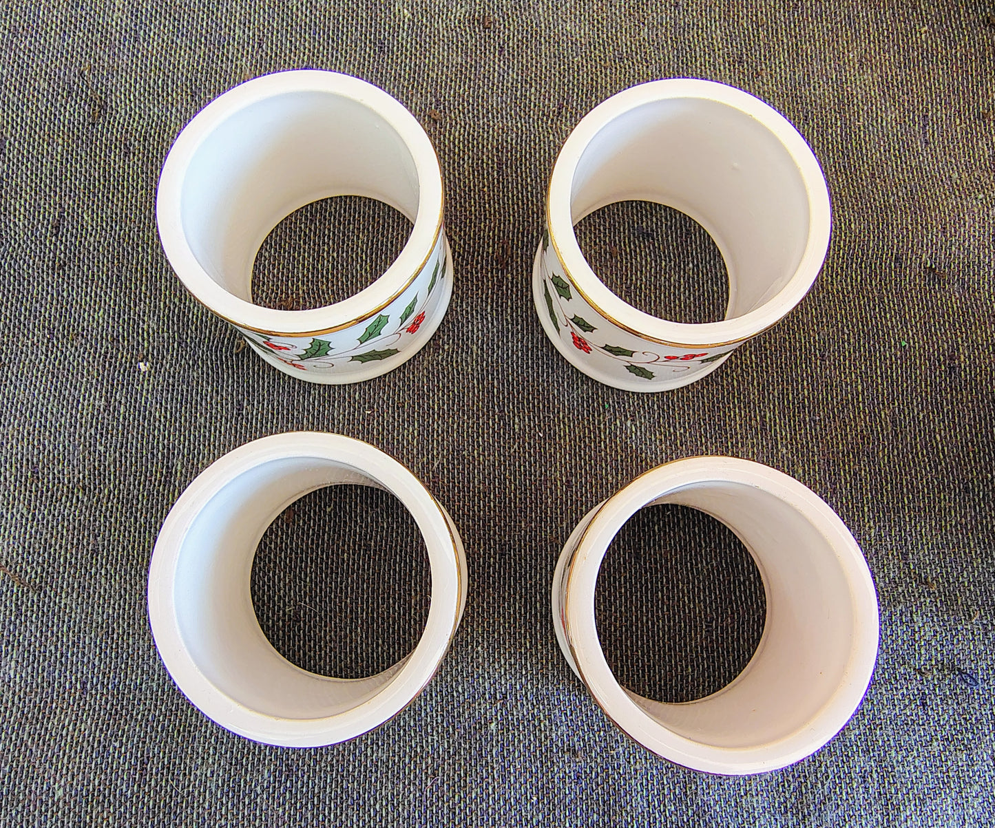 Vintage Porcelain Christmas Holly Napkin Rings – Set of 4 with Gold Trim, 1980s Holiday Table Décor