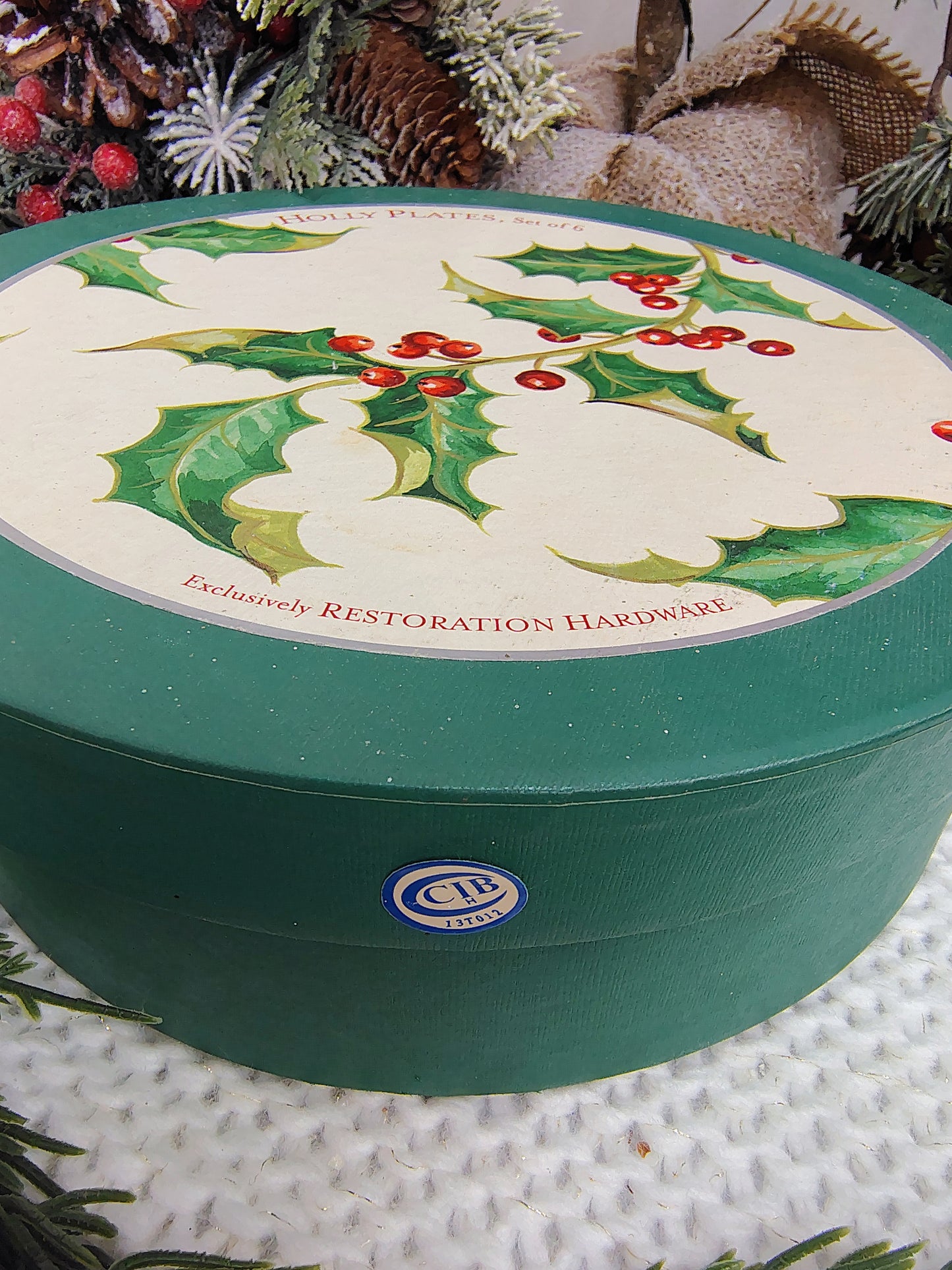 Restoration Hardware “Holly” Plates – Set of 6 in Original Box (Christmas 2001)