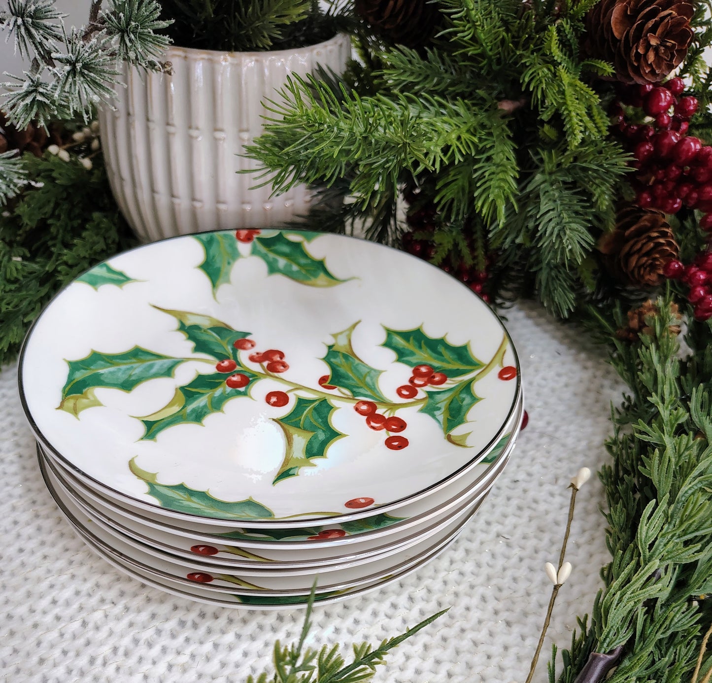 Restoration Hardware “Holly” Plates – Set of 6 in Original Box (Christmas 2001)