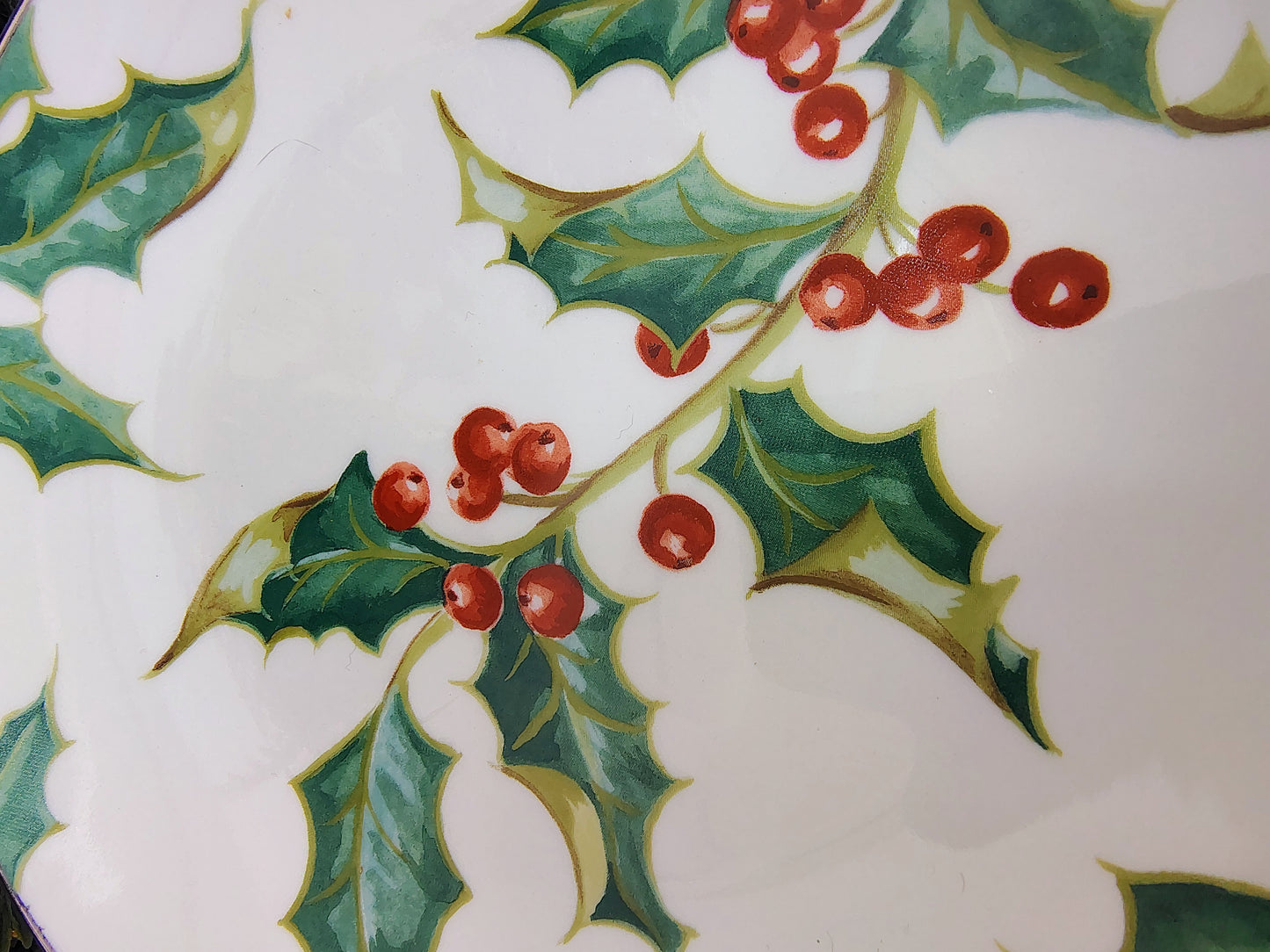 Restoration Hardware “Holly” Plates – Set of 6 in Original Box (Christmas 2001)