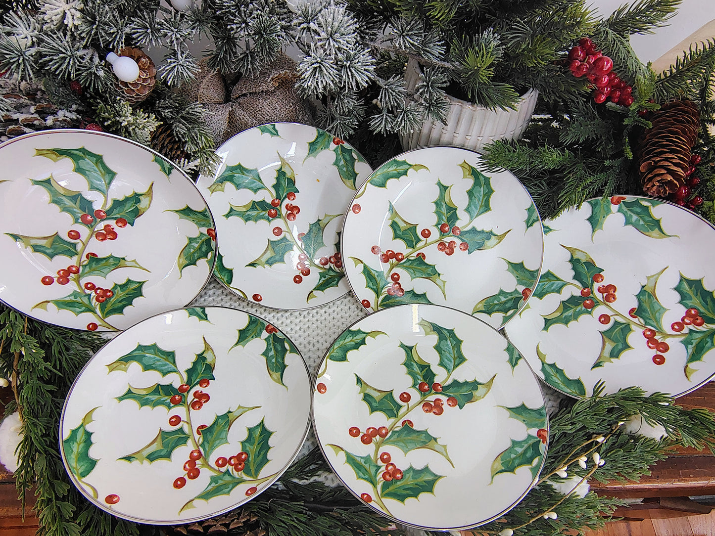 Restoration Hardware “Holly” Plates – Set of 6 in Original Box (Christmas 2001)