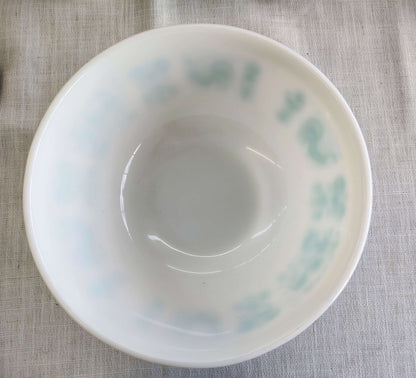 Vintage Pyrex Amish Butterprint Mixing Bowl – White with Blue Design (4” x 8.75”) – photo 4 of 7