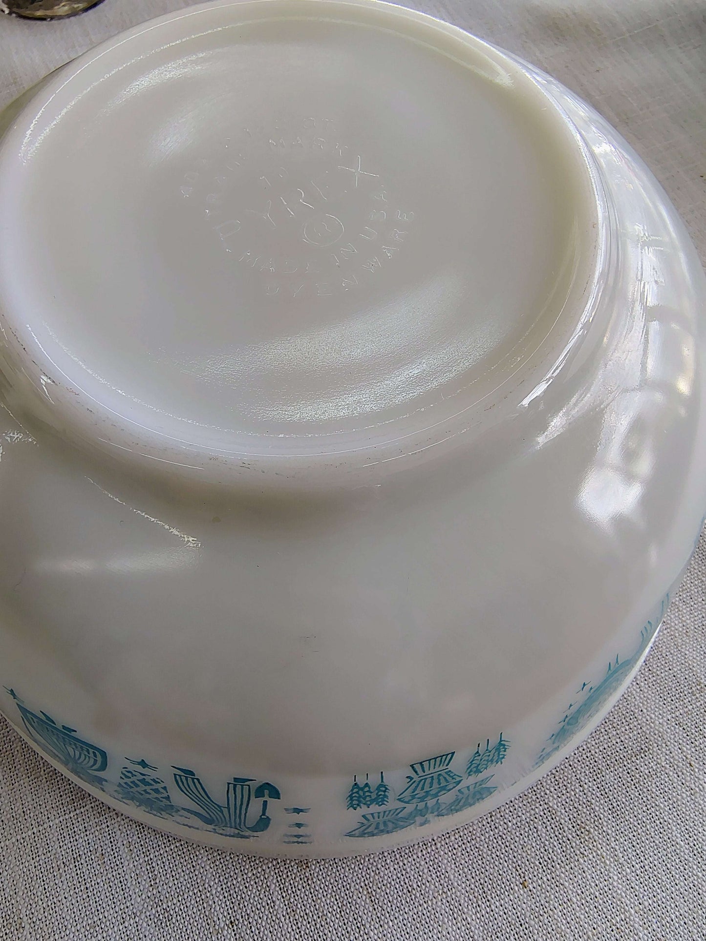 Vintage Pyrex Amish Butterprint Mixing Bowl – White with Blue Design (4” x 8.75”) – photo 6 of 7