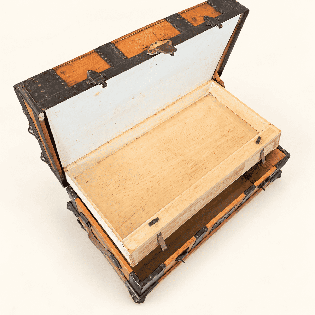 Antique Victorian Dome Top Steamer Trunk with Lithograph Lid, photo 10 of 15