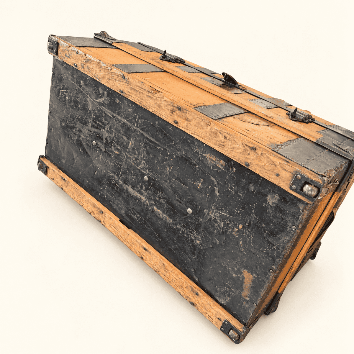 Antique Victorian Dome Top Steamer Trunk with Lithograph Lid, photo 14 of 15