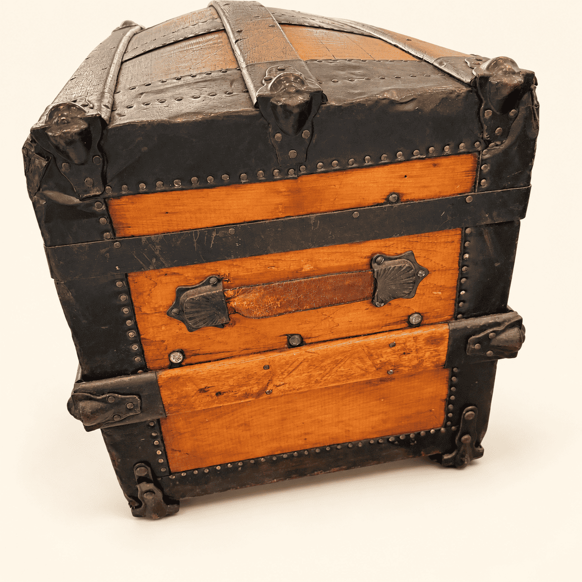 Antique Victorian Dome Top Steamer Trunk with Lithograph Lid, photo 3 of 15