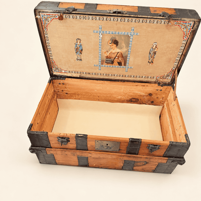 Antique Victorian Dome Top Steamer Trunk with Lithograph Lid, photo 7 of 15