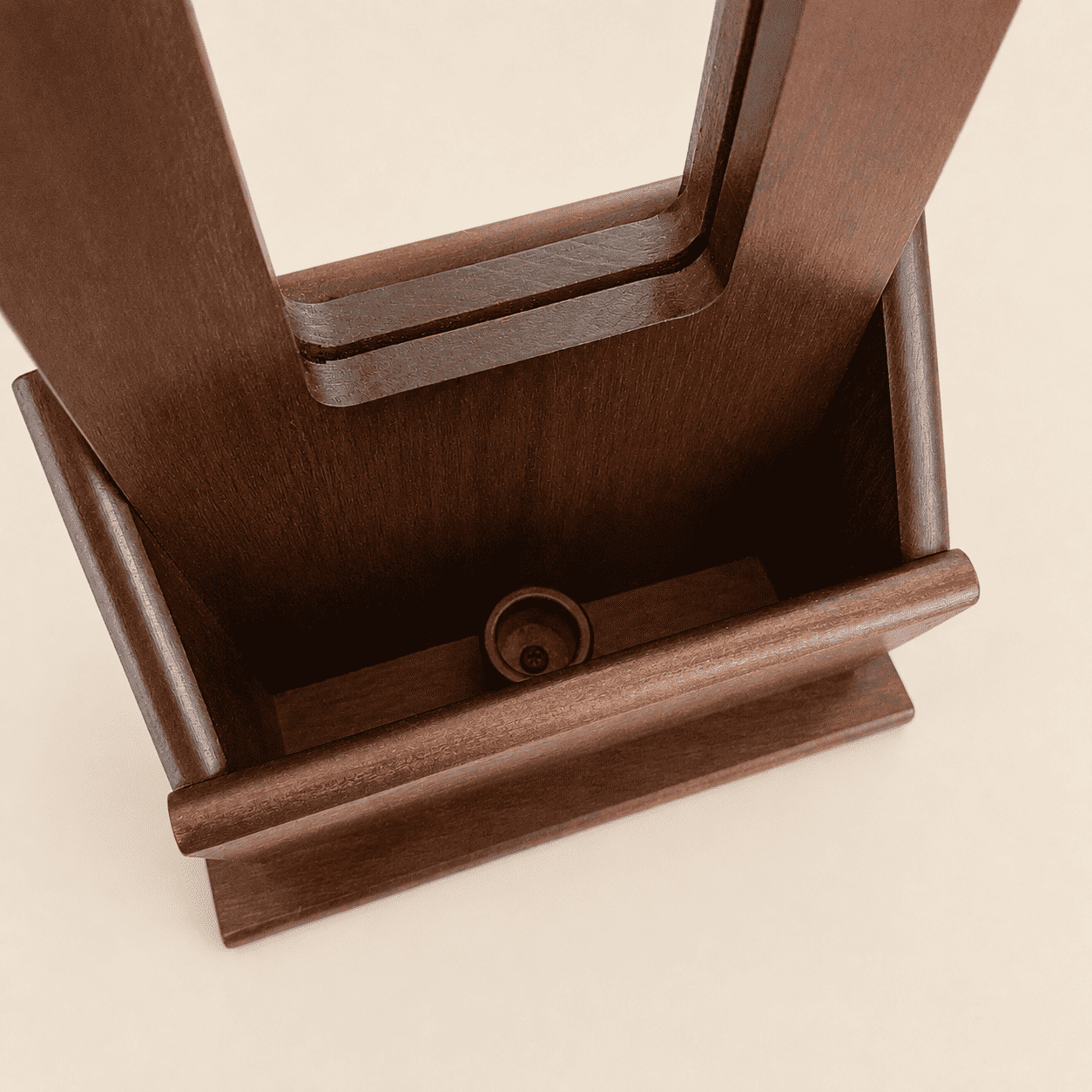 Detail of the box shelf and small round fitting inside