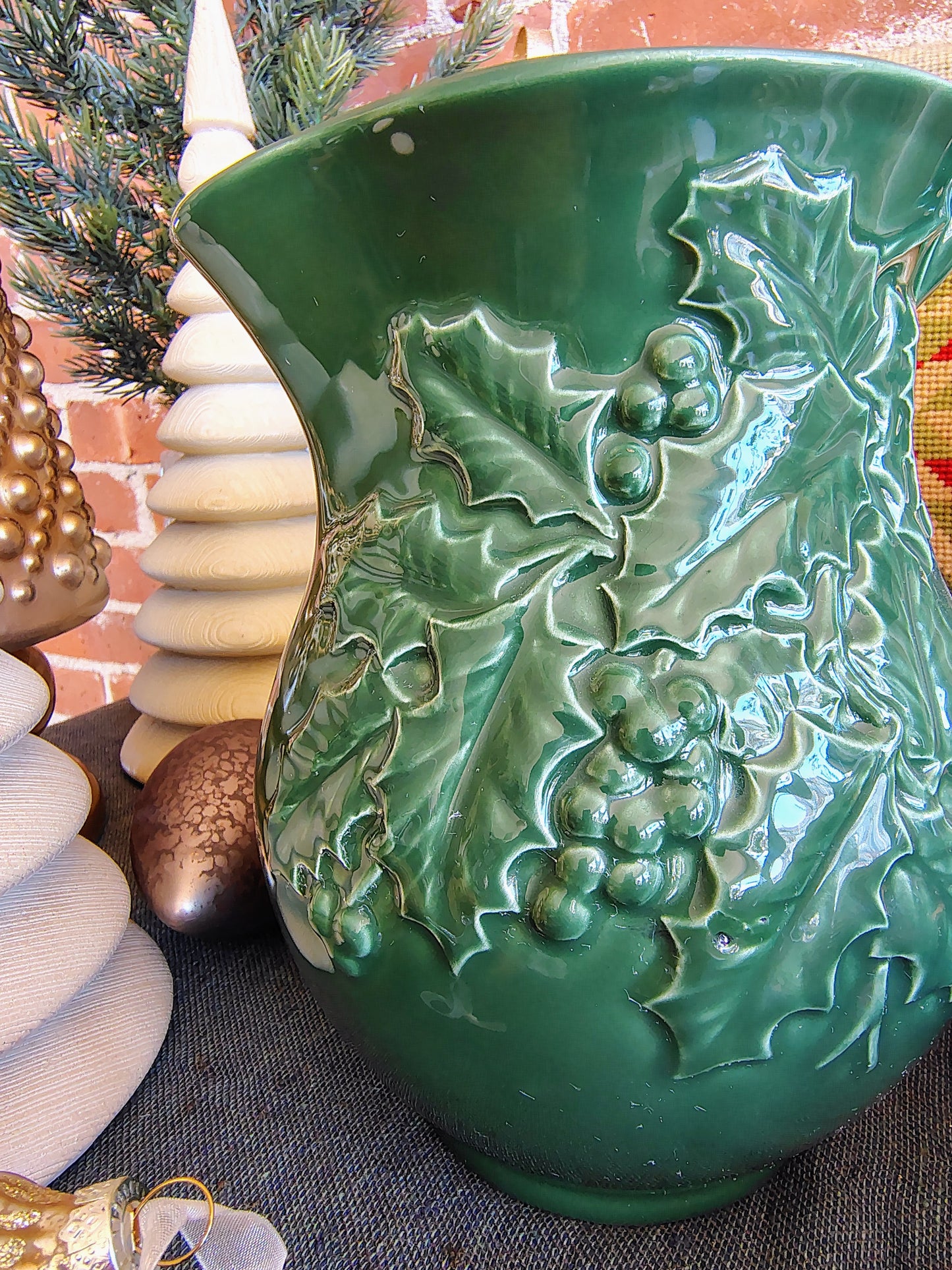 Italian Green Ceramic Holly Christmas Pitcher – Made in Italy (No. 10080)