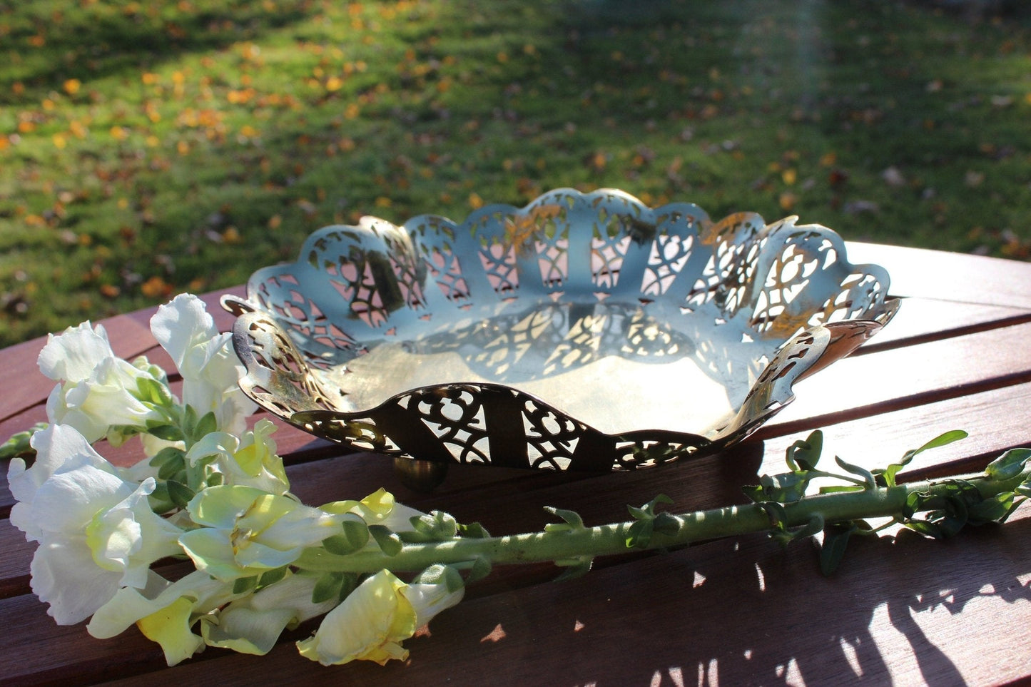 Filigree Footed Brass Bowl, Scalloped Edge, Dessau Brass Footed Dish, West Germany Trinket Bowl, Change Dish, Gold Incense Dish Sage Stick - Loom Vintage