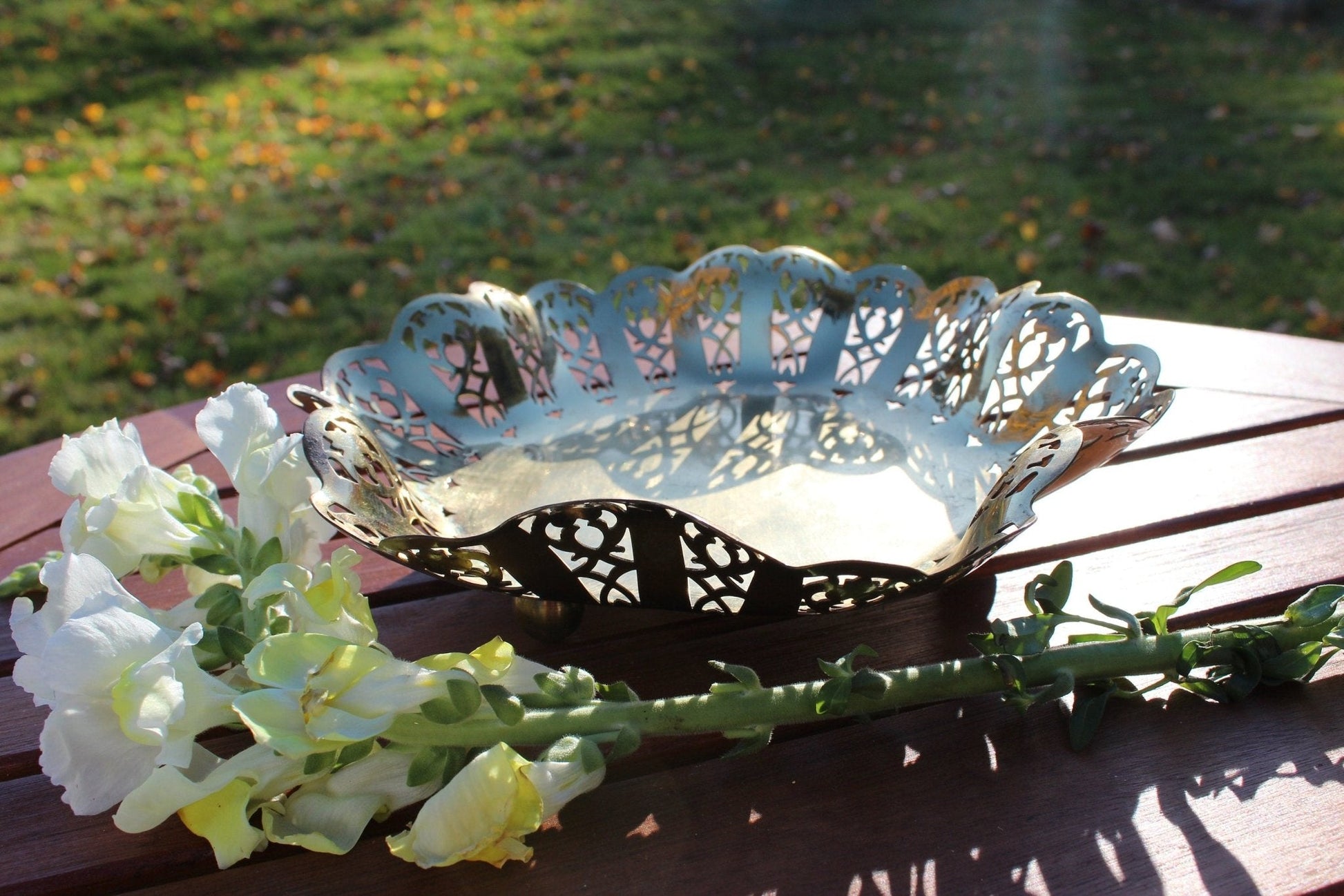 Filigree Footed Brass Bowl, Scalloped Edge, Dessau Brass Footed Dish, West Germany Trinket Bowl, Change Dish, Gold Incense Dish Sage Stick - Loom Vintage