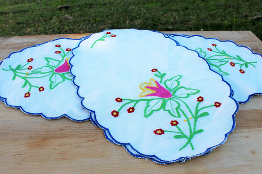 Vintage Set of 4 Embroidered Vintage Table Linens / Matching Dresser Scarves / Floral Table Linen / Made in Portugal