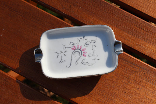 Vintage Porcelain Japan ashtray, trinket holder change holder / 1980's hand painted ashtray