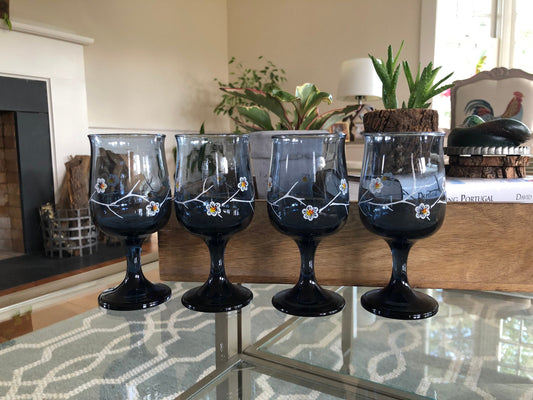 Vintage Libbey Glass Smoky Blue Daisy Dogwood Wine Glass, 8 oz. Goblet Set of 4, Smoke Blue with White Flower Design LRS10