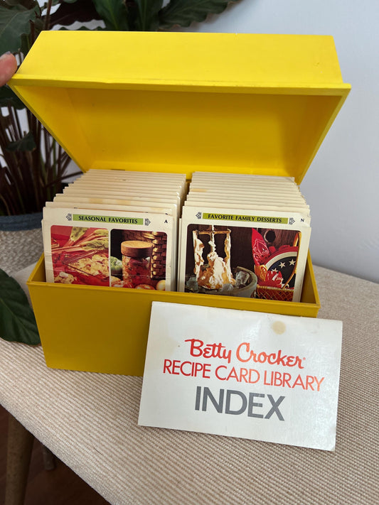 Betty Crocker RECIPE CARD LIBRARY 1971, Yellow Cooking Recipes Box, Vintage Food Art,  Traditional