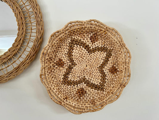 Vintage Decorative Woven Seagrass Straw Basket with Scalloped Edges, Wicker Handmade Basket, Storage Bin, Weaved Basket