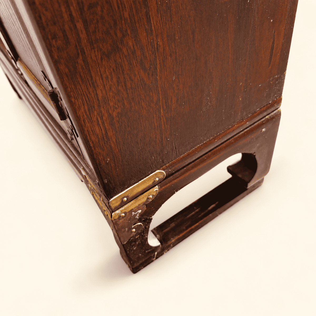Brass corner mount at the foot of Korean medicine chest