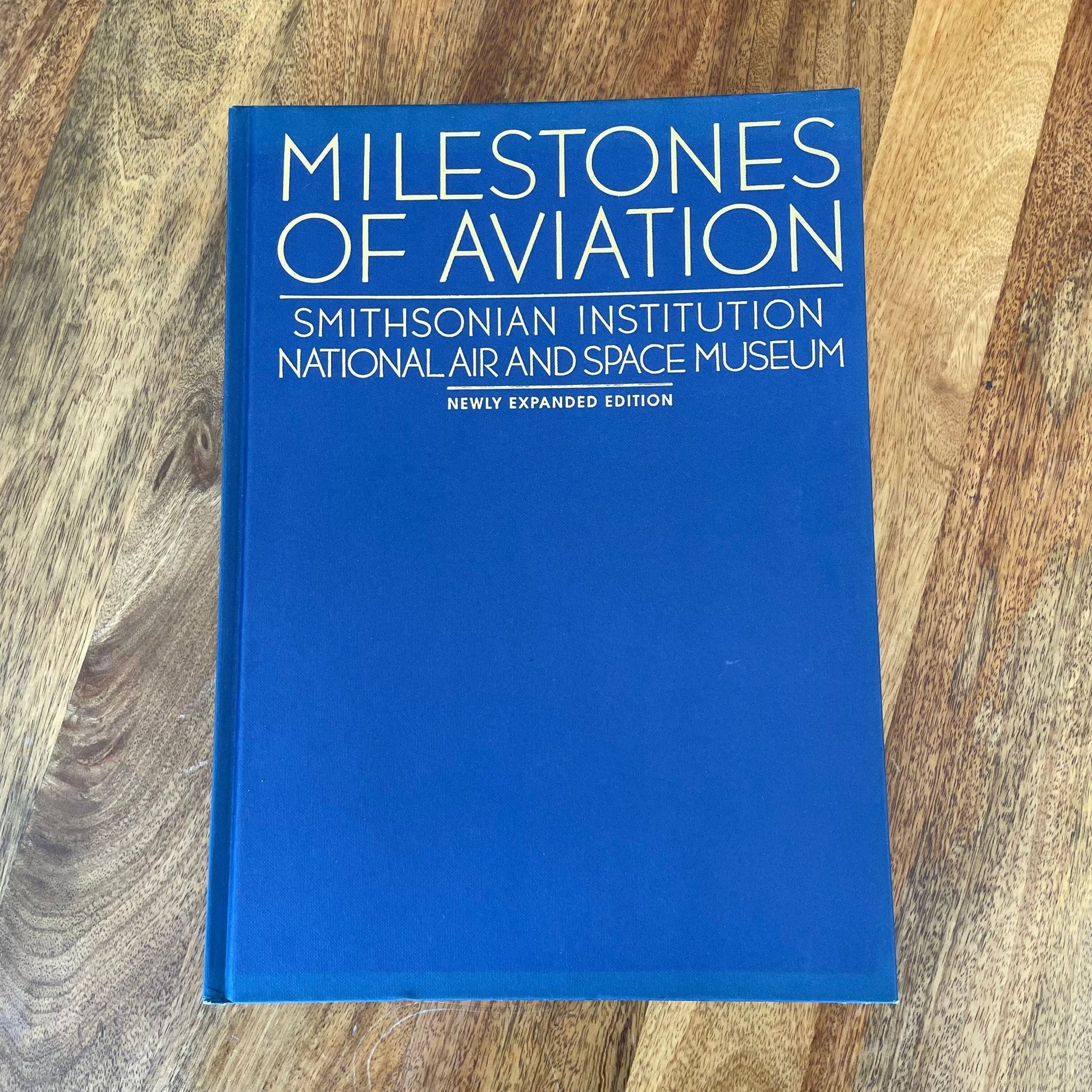 Milestones of Aviation – Smithsonian National Air and Space Museum (Expanded Edition) - Loom Vintage