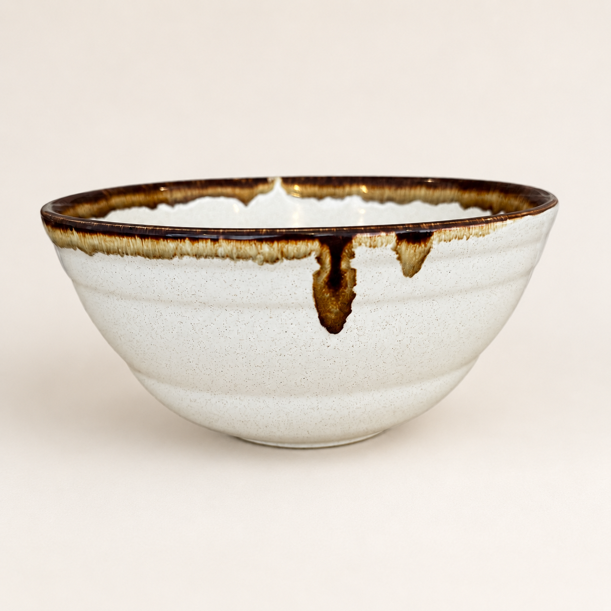 Pfaltzgraff Country Casual stoneware bowl with brown drip rim, side view