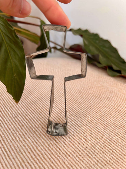 Set of 5 Vintage Aluminum Christmas Cookie Cutters, Cross, Teardrop, Lips, Wreath, Cat, photo 4 of 9