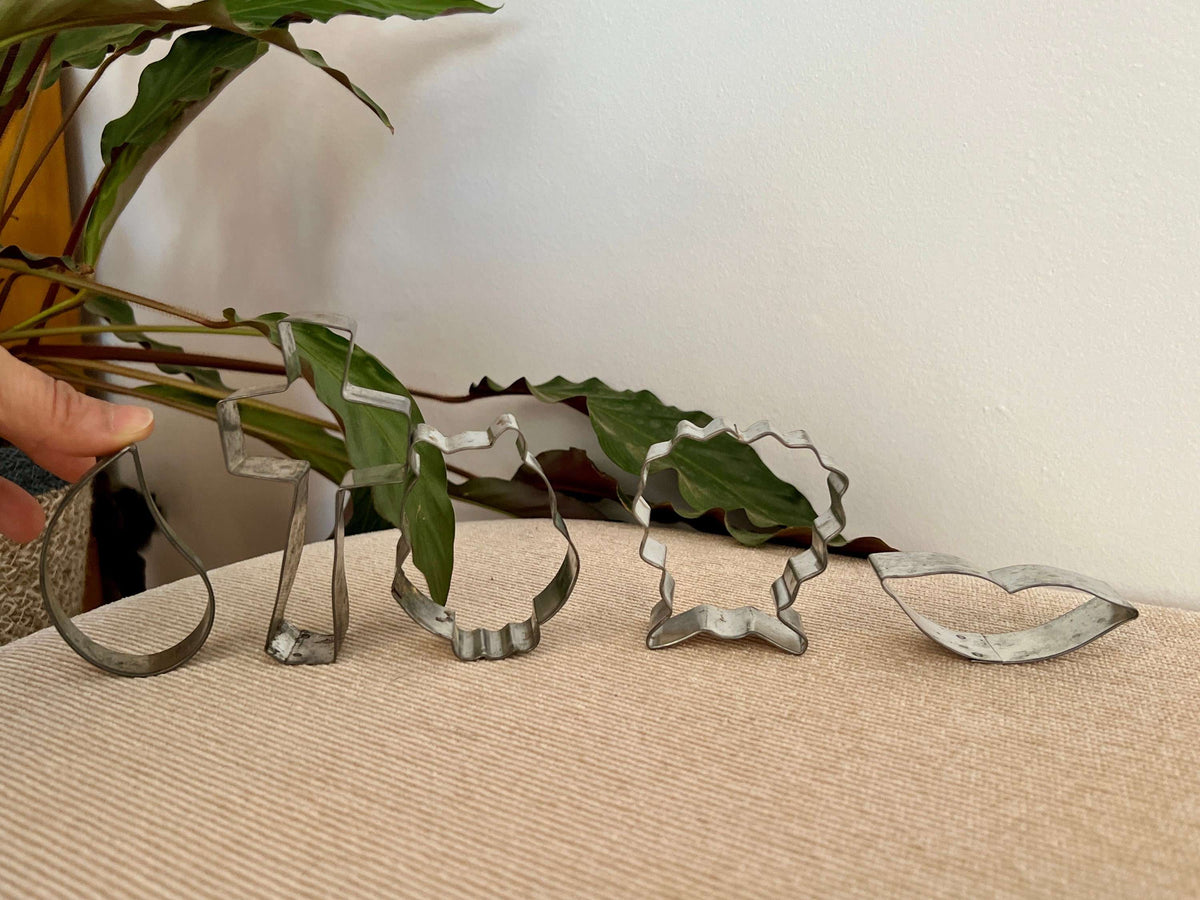 Set of 5 Vintage Aluminum Christmas Cookie Cutters, Cross, Teardrop, Lips, Wreath, Cat, photo 9 of 9