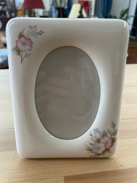 Shiah Yih Ceramic Picture Frame, 3 1/2” x 5”, Oval - Loom Vintage