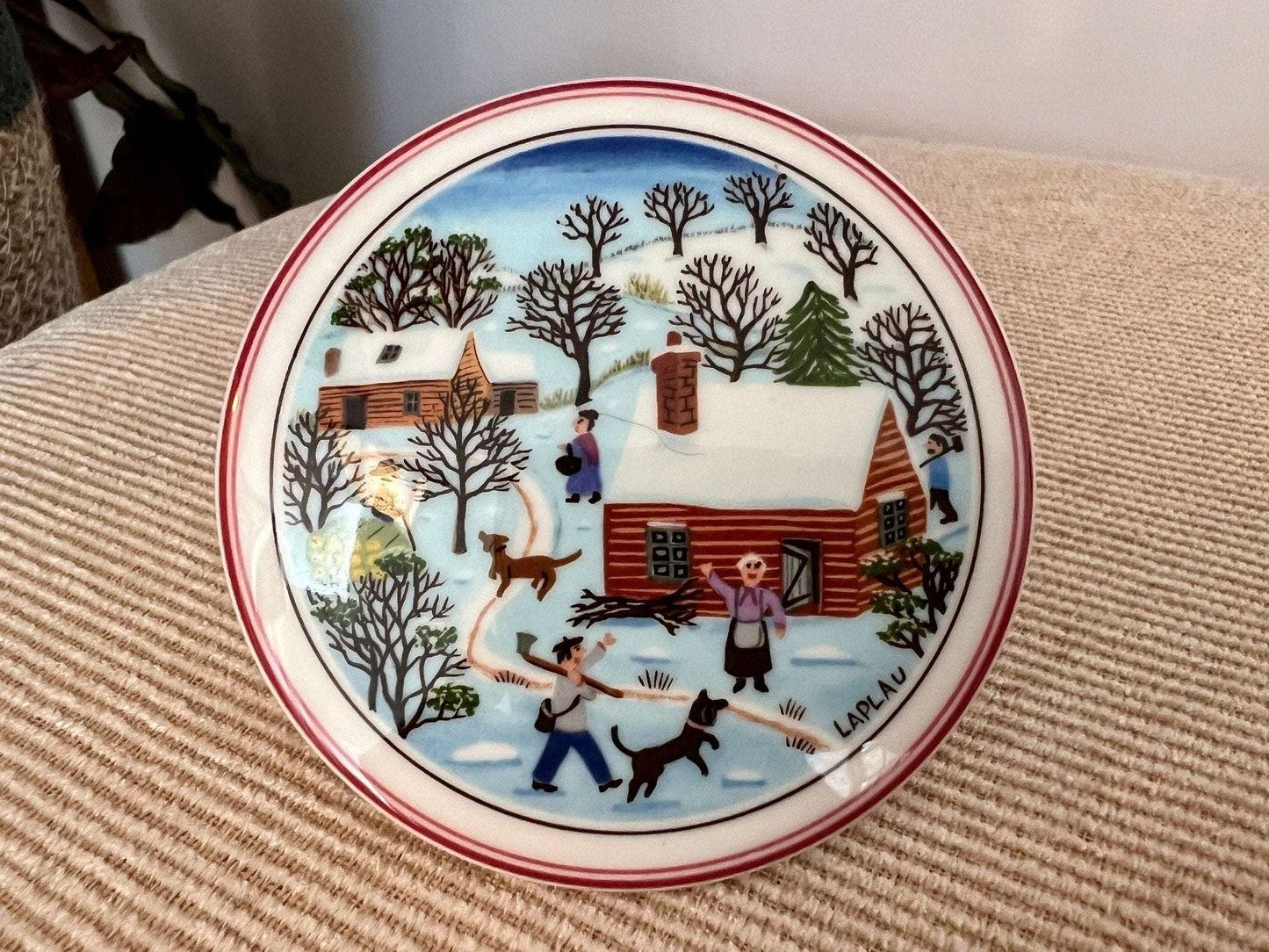 Villeroy & Boch "Laplou" Naïf Trinket Box — Round, Winter Village Scene, Luxembourg, 3"W - Loom Vintage
