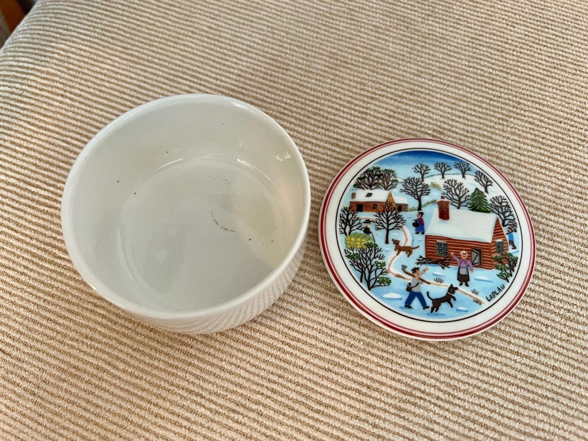 Villeroy & Boch "Laplou" Naïf Trinket Box — Round, Winter Village Scene, Luxembourg, 3"W - Loom Vintage