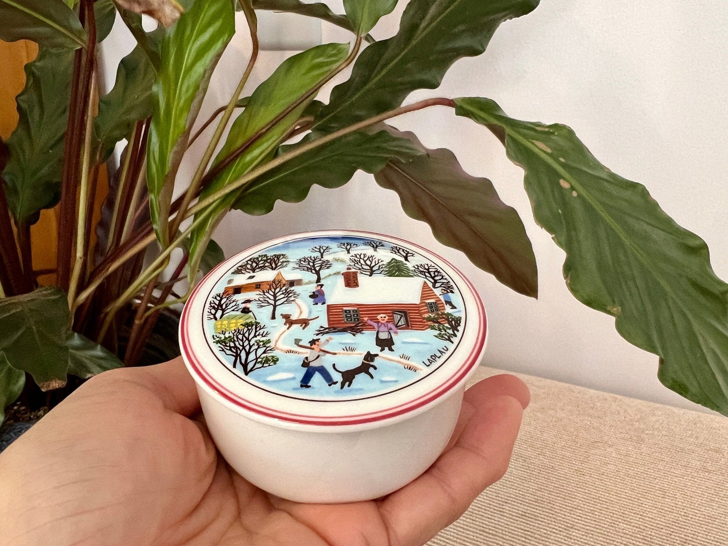 Villeroy & Boch "Laplou" Naïf Trinket Box — Round, Winter Village Scene, Luxembourg, 3"W - Loom Vintage