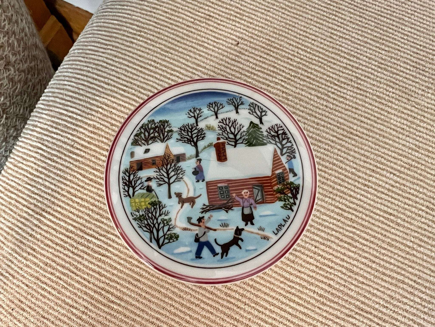 Villeroy & Boch "Laplou" Naïf Trinket Box — Round, Winter Village Scene, Luxembourg, 3"W - Loom Vintage