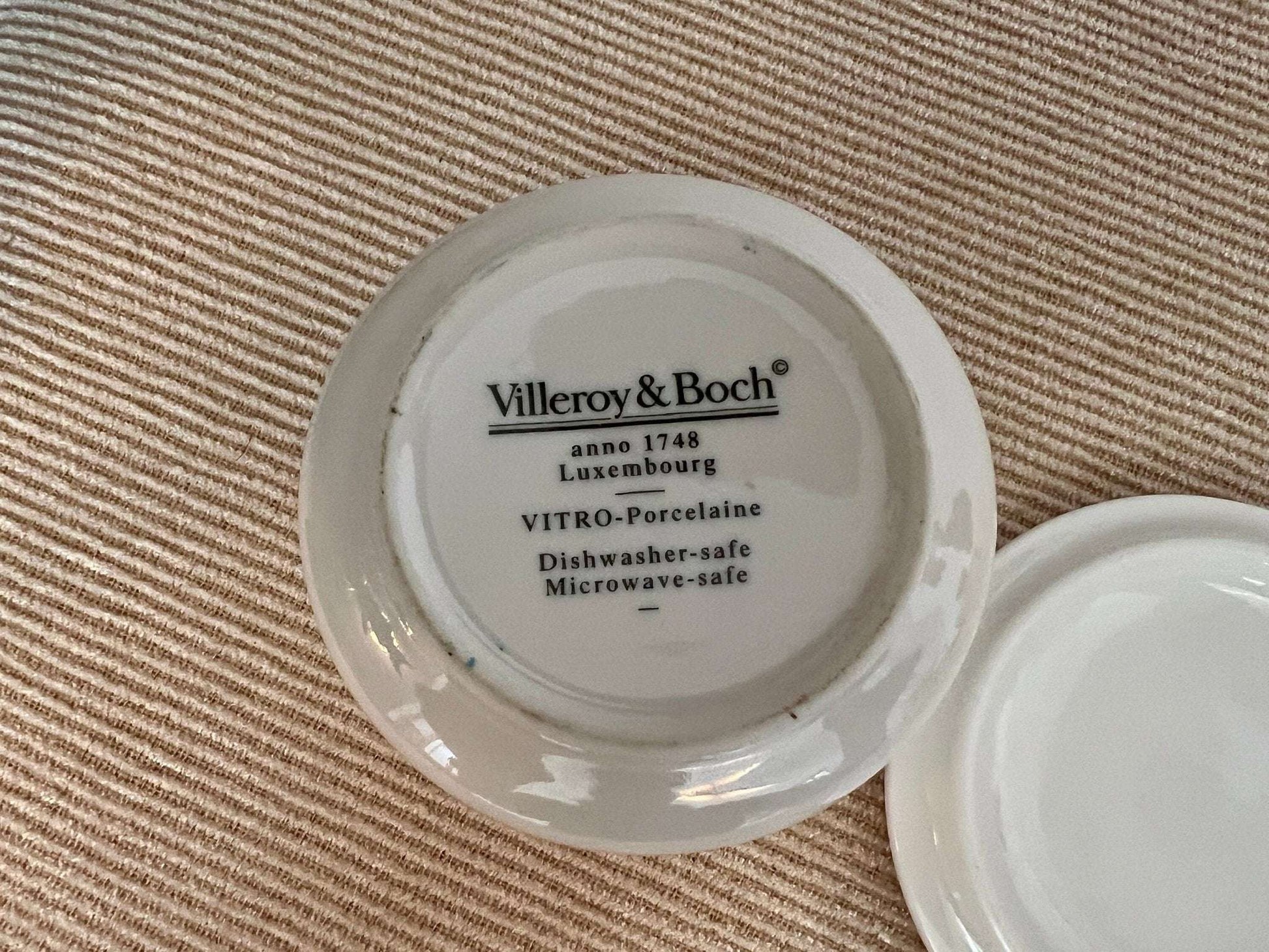 Villeroy & Boch "Laplou" Naïf Trinket Box — Round, Winter Village Scene, Luxembourg, 3"W - Loom Vintage