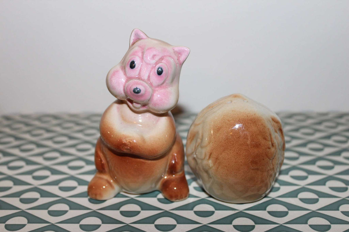 Vintage 1950s ceramic brown squirrel and nut salt and pepper shakers, photo 1 of 10