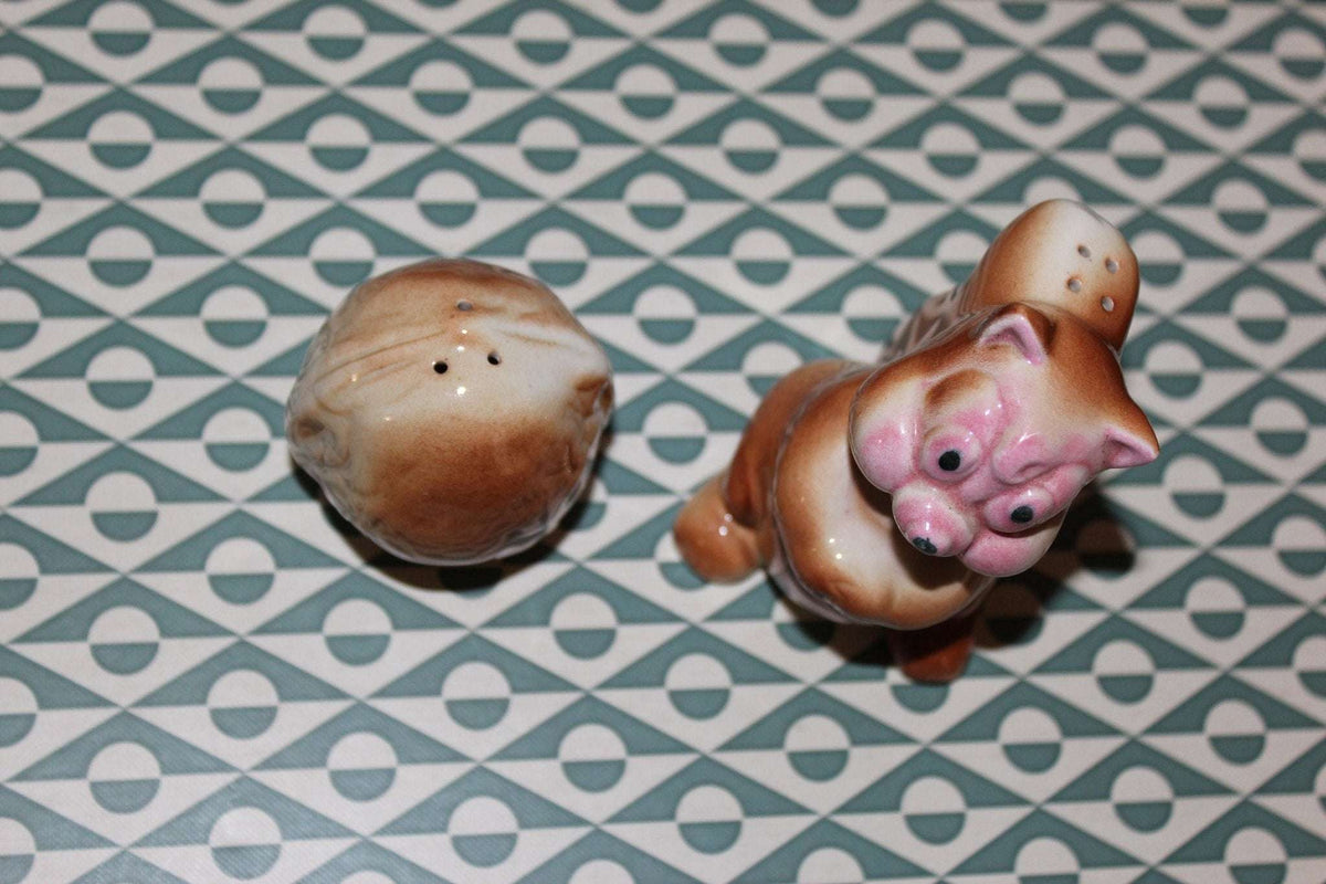 Vintage 1950s ceramic brown squirrel and nut salt and pepper shakers, photo 2 of 10