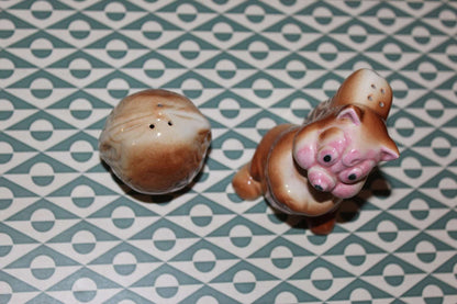 Vintage 1950s ceramic brown squirrel and nut salt and pepper shakers, photo 2 of 10