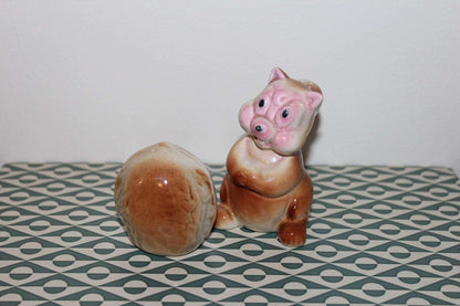Vintage 1950s ceramic brown squirrel and nut salt and pepper shakers, photo 3 of 10