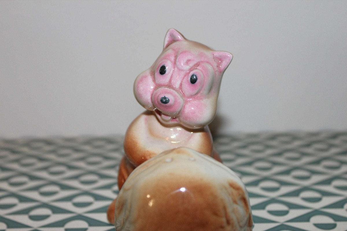 Vintage 1950s ceramic brown squirrel and nut salt and pepper shakers, photo 5 of 10