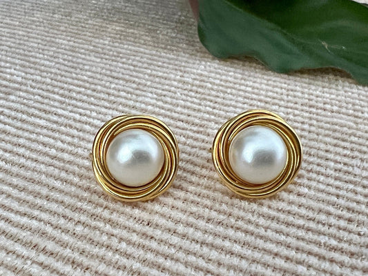 Vintage 90s Gold Tone Circle & Pearl Clip On Earrings Mod Retro Art Deco, Modernist Chunky Revival Curlicue Statement Swirl Earrings - Loom Vintage