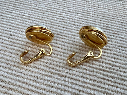 Vintage 90s Gold Tone Circle & Pearl Clip On Earrings Mod Retro Art Deco, Modernist Chunky Revival Curlicue Statement Swirl Earrings - Loom Vintage