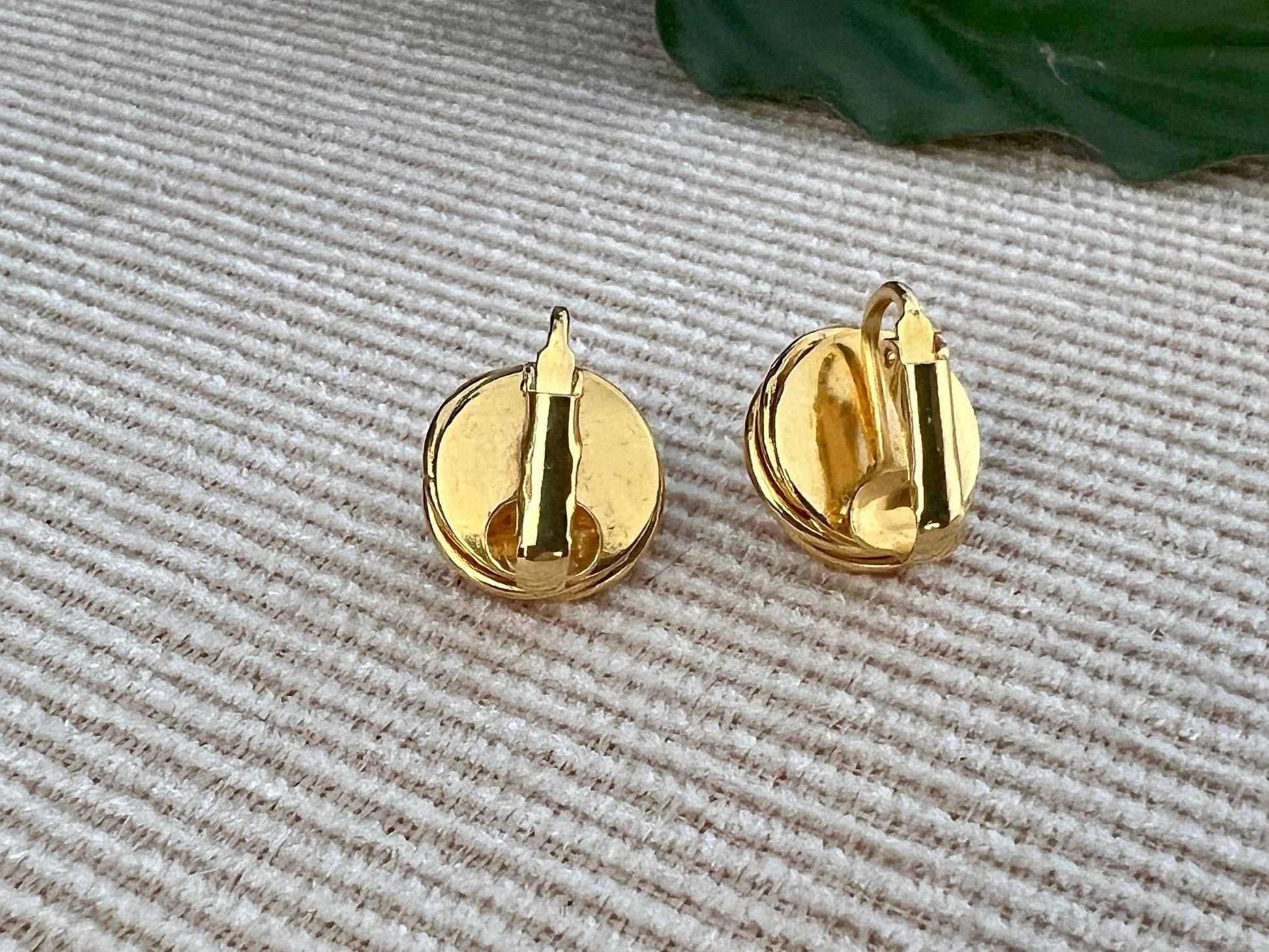 Vintage 90s Gold Tone Circle & Pearl Clip On Earrings Mod Retro Art Deco, Modernist Chunky Revival Curlicue Statement Swirl Earrings - Loom Vintage