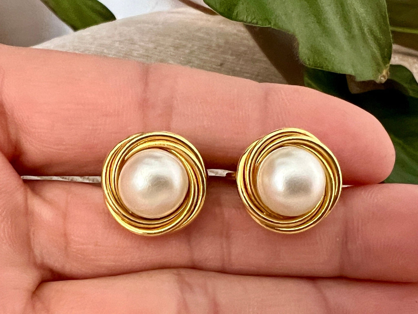 Vintage 90s Gold Tone Circle & Pearl Clip On Earrings Mod Retro Art Deco, Modernist Chunky Revival Curlicue Statement Swirl Earrings - Loom Vintage