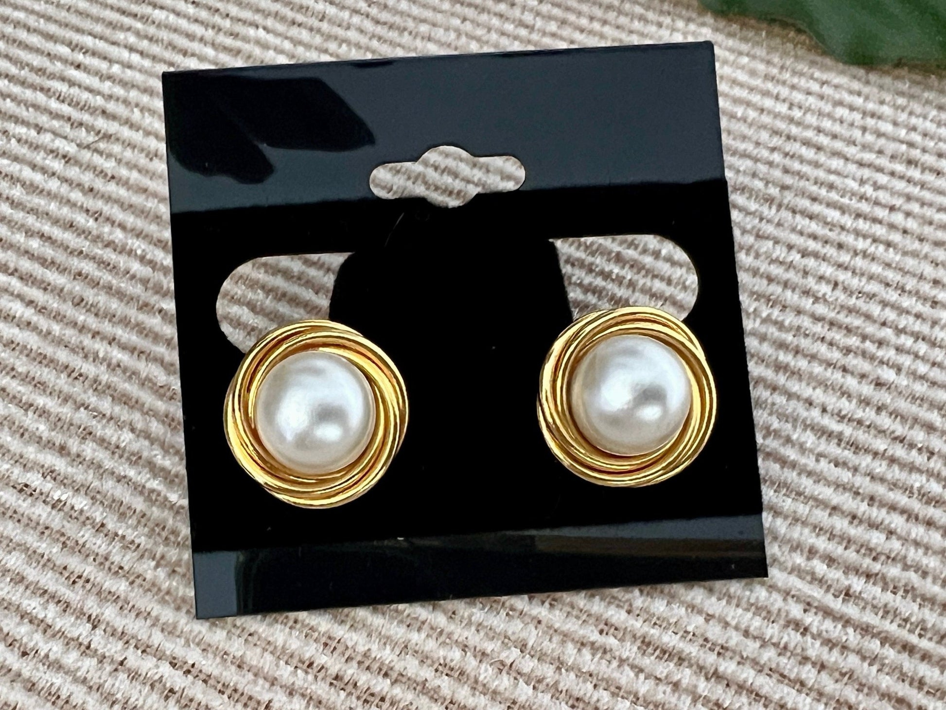 Vintage 90s Gold Tone Circle & Pearl Clip On Earrings Mod Retro Art Deco, Modernist Chunky Revival Curlicue Statement Swirl Earrings - Loom Vintage