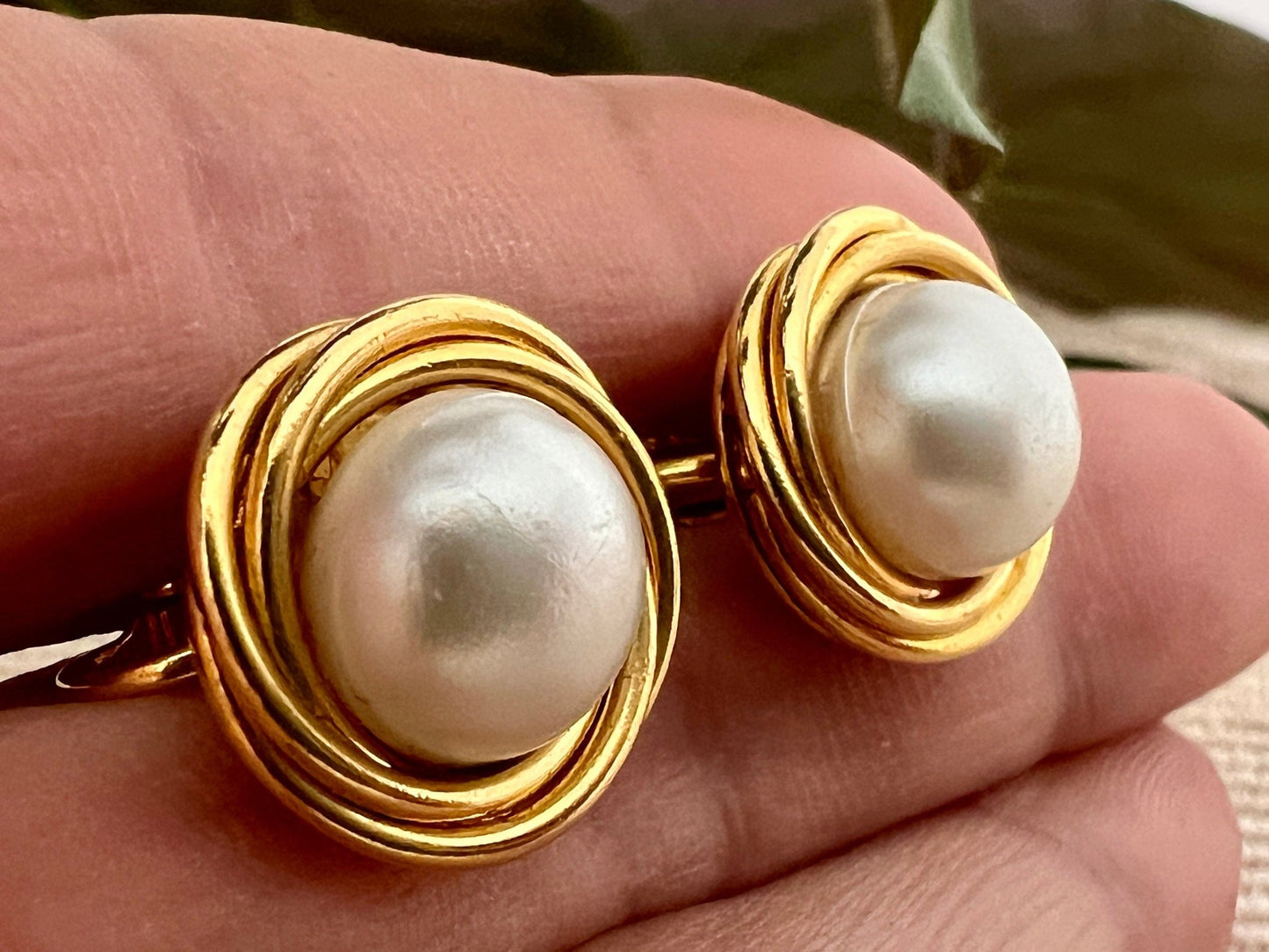 Vintage 90s Gold Tone Circle & Pearl Clip On Earrings Mod Retro Art Deco, Modernist Chunky Revival Curlicue Statement Swirl Earrings - Loom Vintage