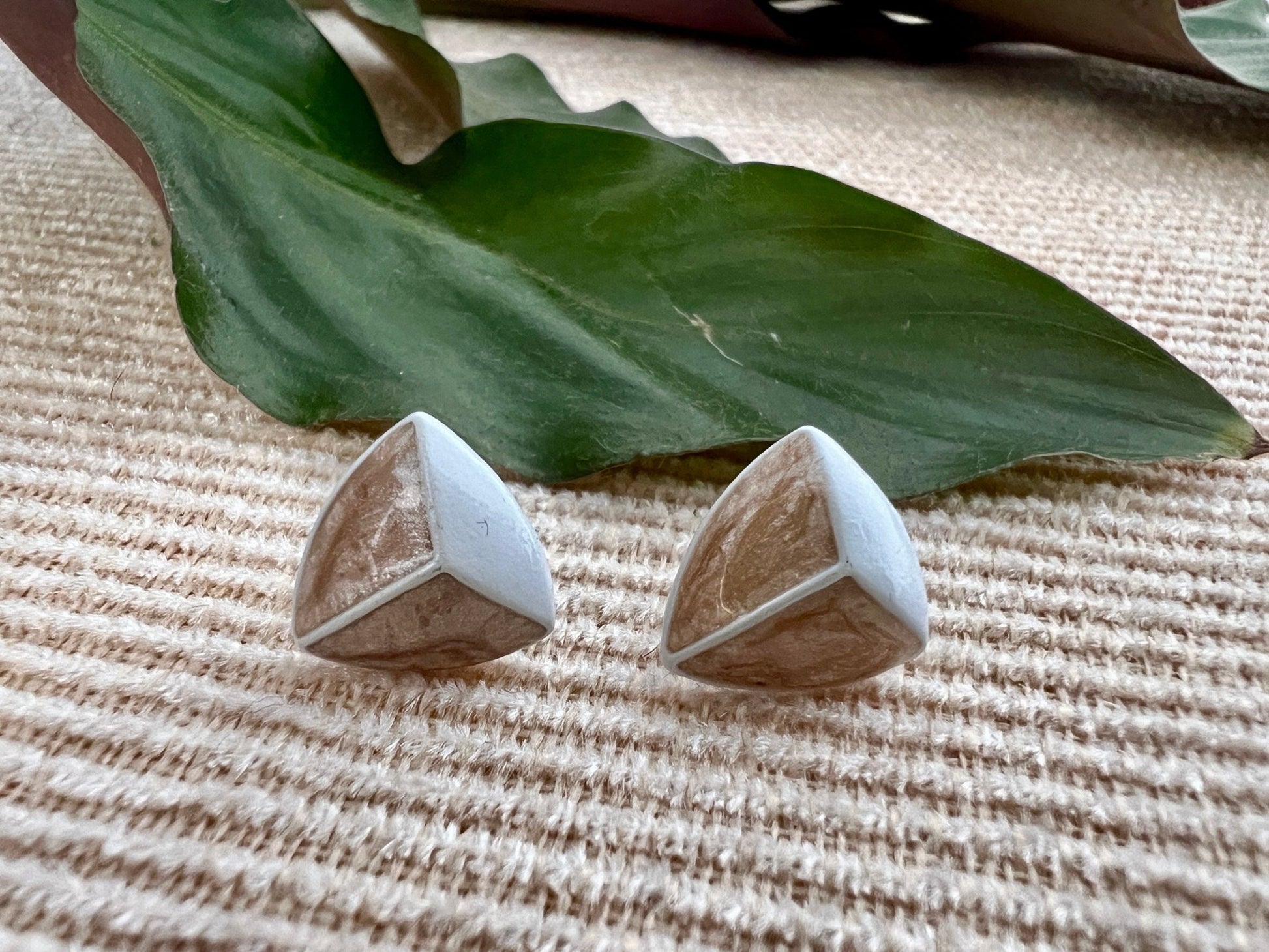 Vintage Beige & White Enamel Stud Earrings, Triangle, 90s Costume Jewelry, Retro 80s - Loom Vintage