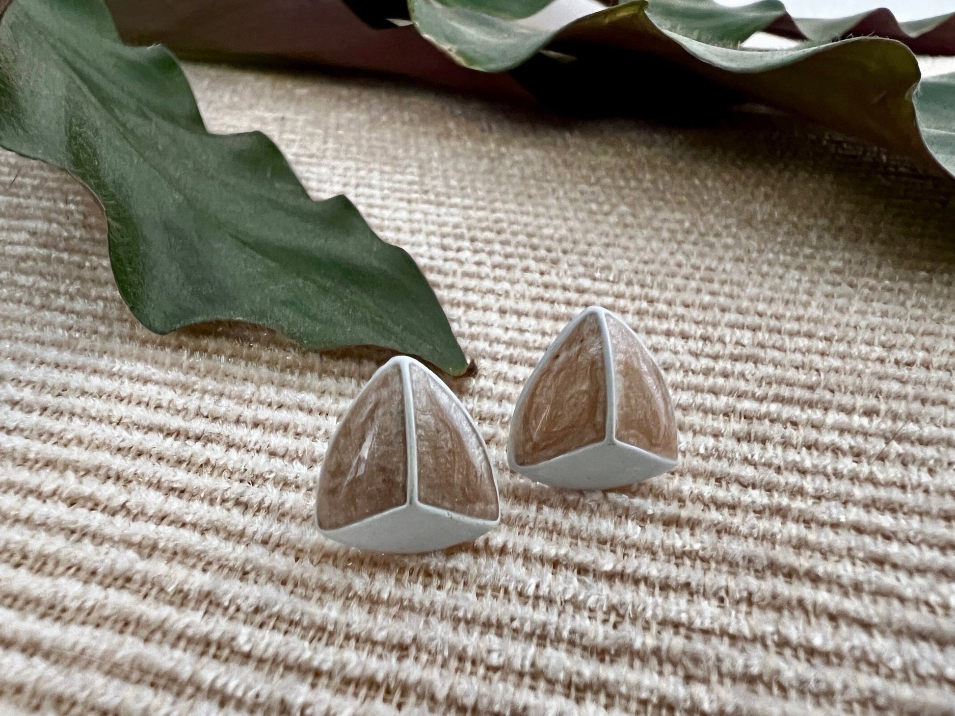 Vintage Beige & White Enamel Stud Earrings, Triangle, 90s Costume Jewelry, Retro 80s - Loom Vintage